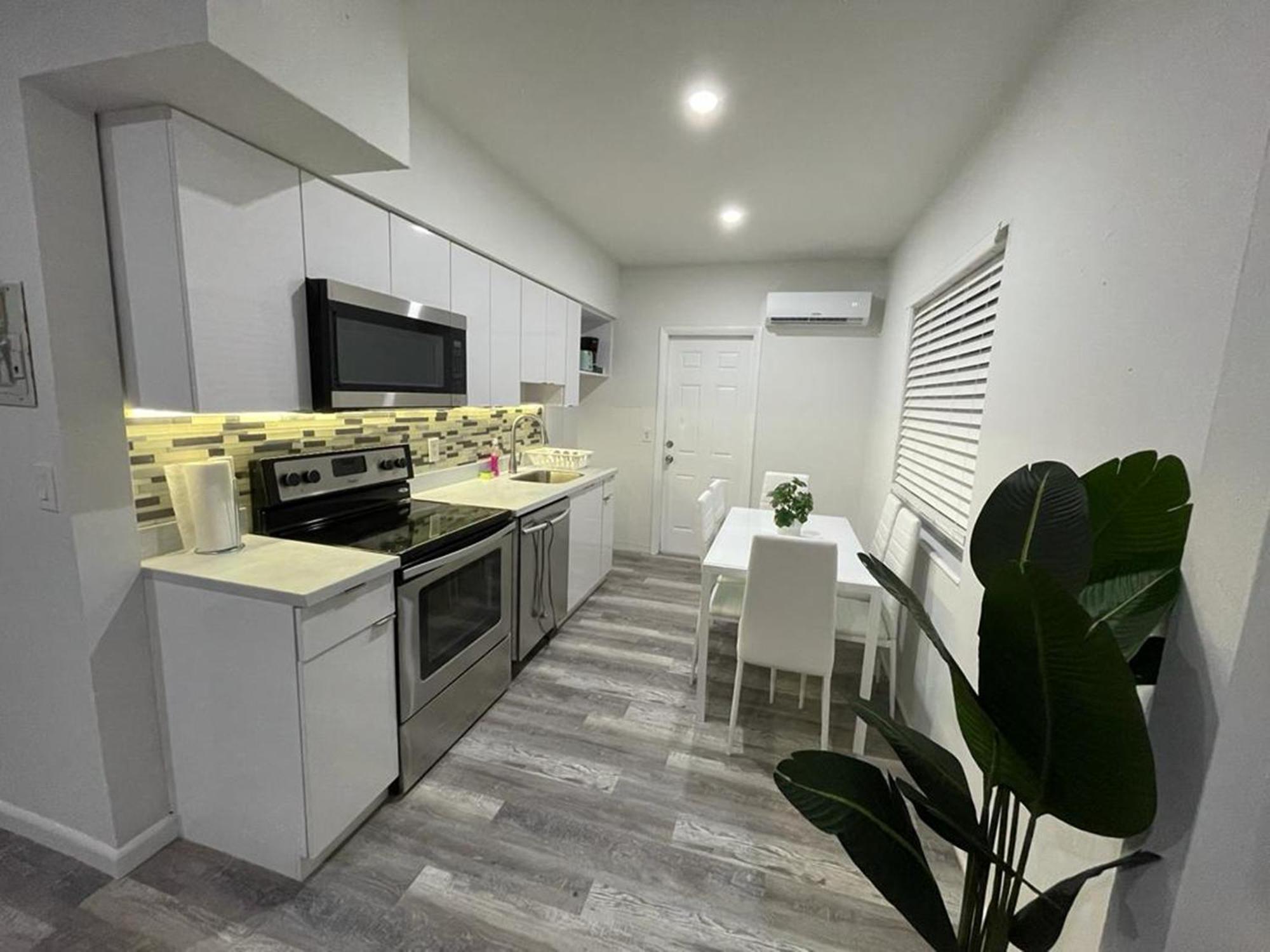 Douglas Rd Apartments Miami Exterior photo